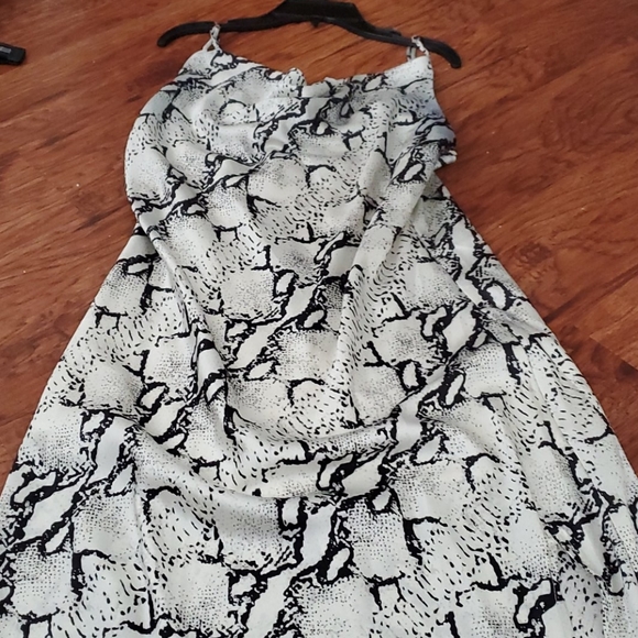 Dress - Picture 4 of 6